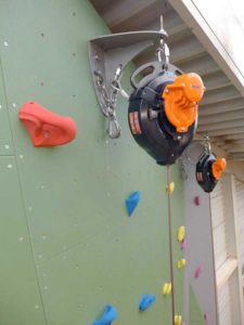 CWD-16-climbing-wall-vertical-2x-device-close-up