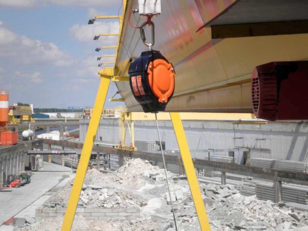 FAB33-fall-arrest-block,-max.-33-meter-(108-ft)-crane-fall-protection-close-up