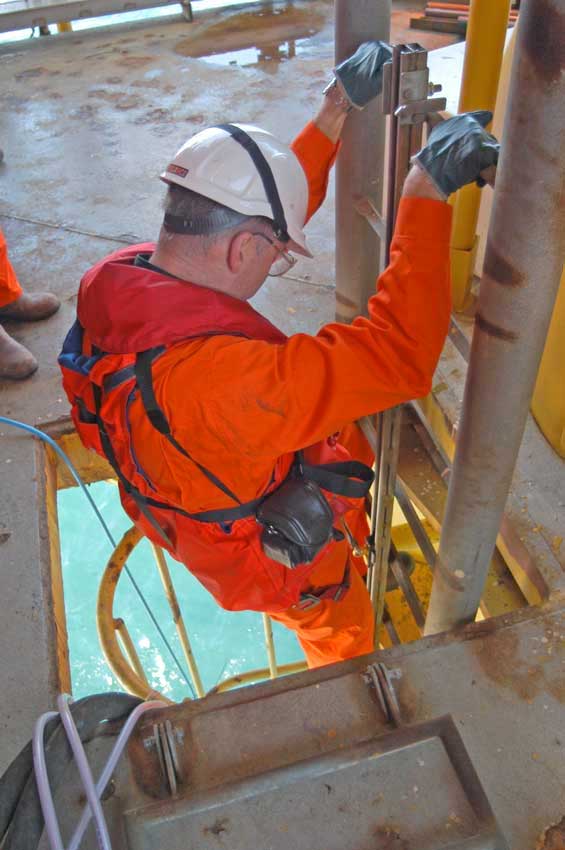 HONORail-8800-system-vertical-fall-protection-Offshore